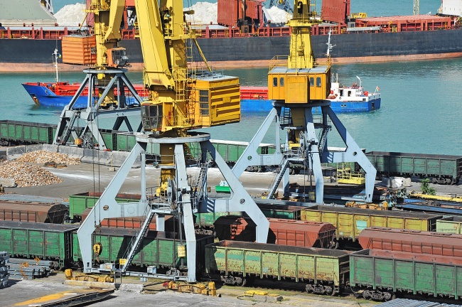 撐起港口高效作業的四大核心機械設備 